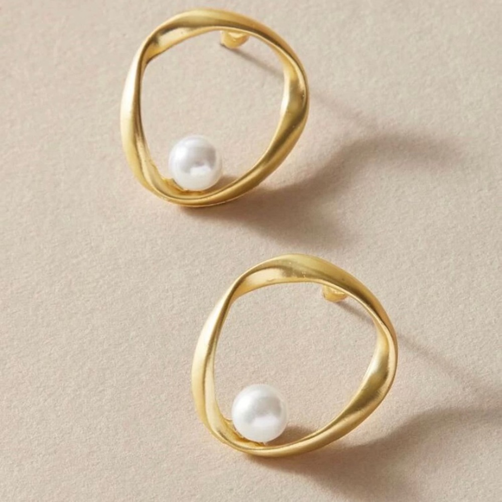 LAST PAIR! Gold Hoop minimalist Pearl studs huggies - Picture 1 of 9